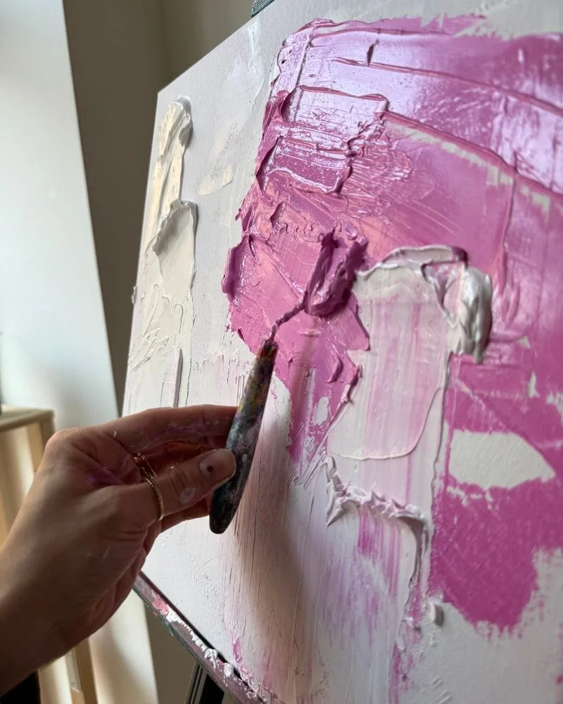 Rosa und weiße Strukturpaste auf einer Leinwand bei Entkorkte Kunst